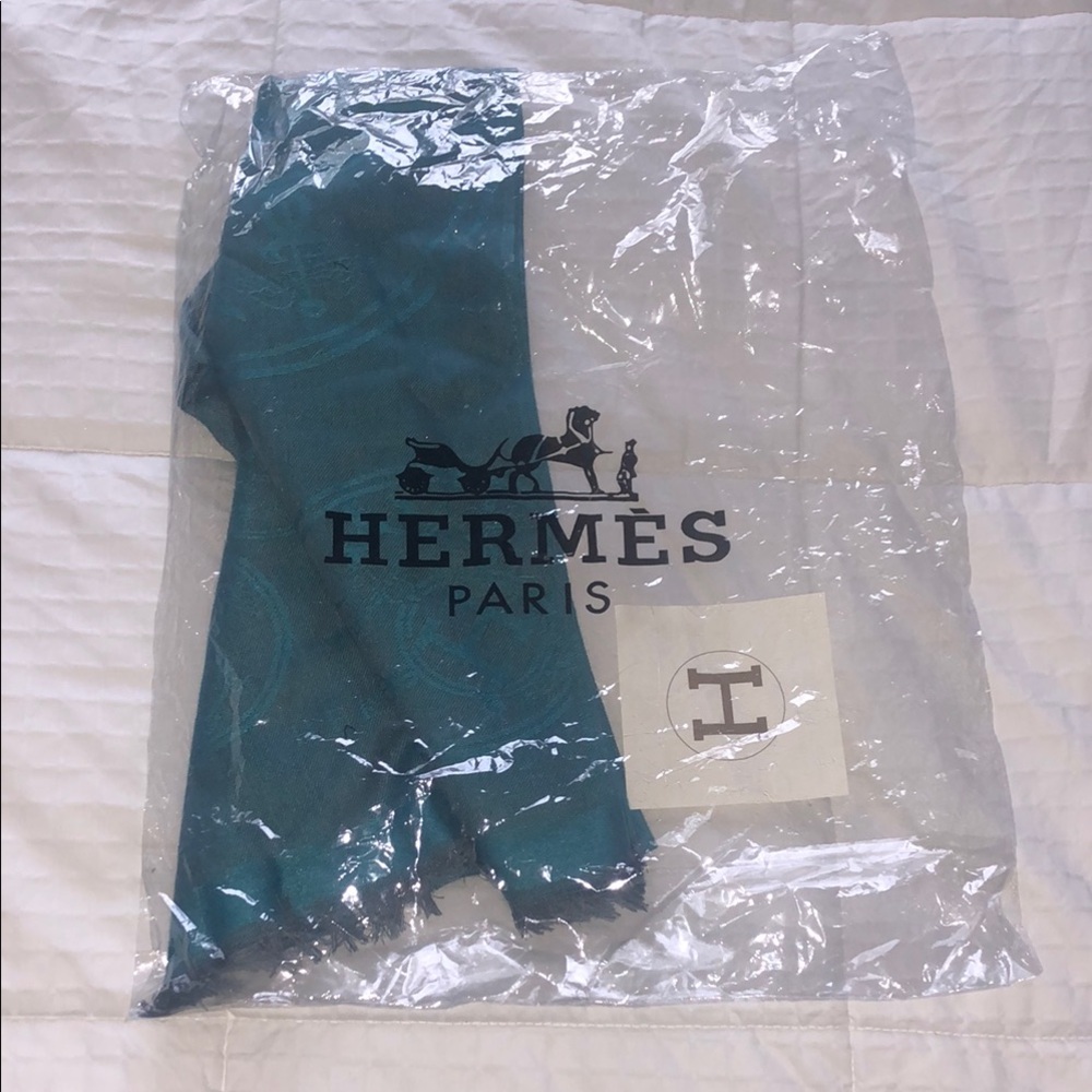 Brand New Authentic Hermès Scarf With Tag